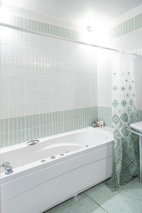Very Spacious & Modern 3Bed Near Airport & Centre София Экстерьер фото